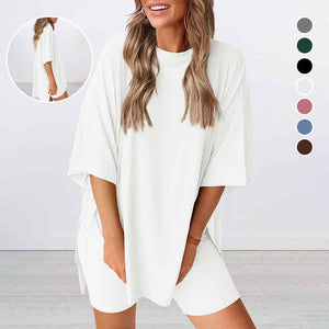 Stilfuldt ensfarvet todelt sæt i afslappet og løs pasform