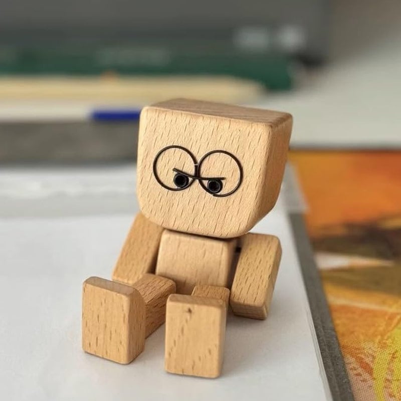 Rystende træmandsfigur