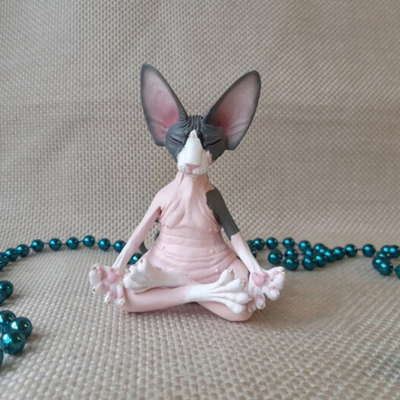 Sphynx kat yoga statue