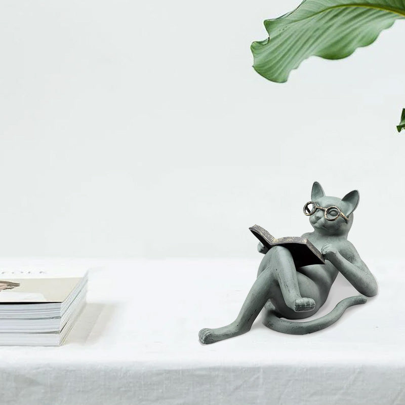 Statue af en litterær kat i haven