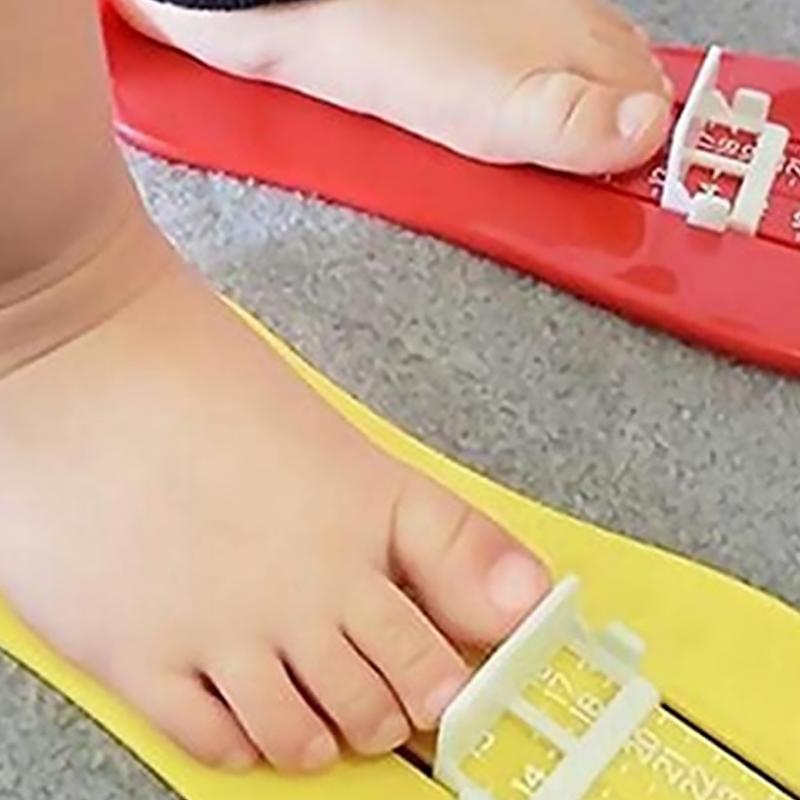 Måleapparat til at måle børnefødder