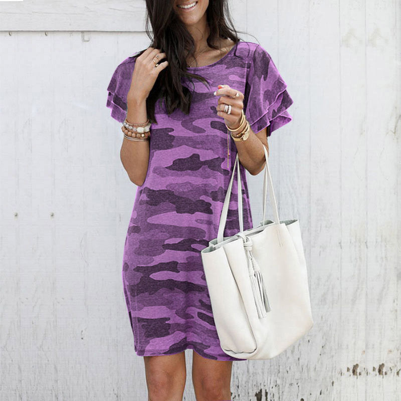 Kortærmet kjole med rund hals og camouflageprint