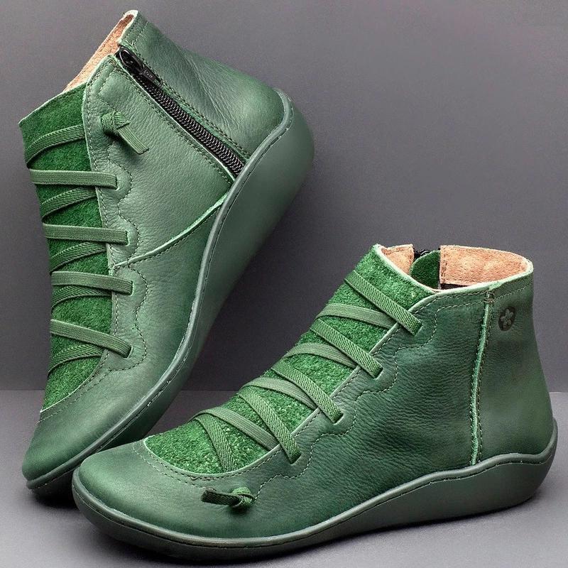 Enkeltfarvede støvler med flad hæl