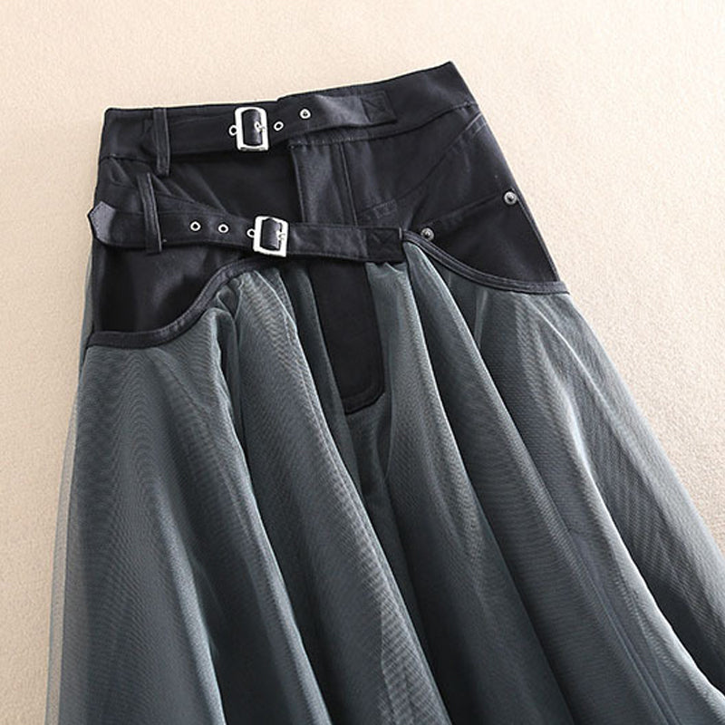 Fransk fashionabel nederdel af grå tyl i patchwork